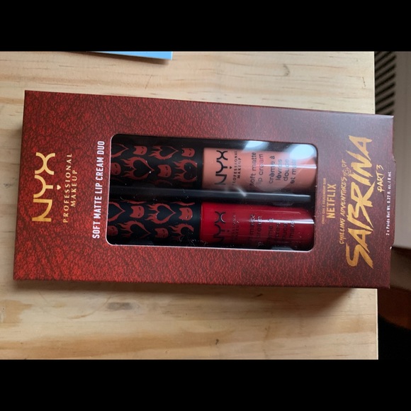 SOLD NYX SABRINA COLLAB HALF-WITCH LIP CREAM - Picture 2 of 3